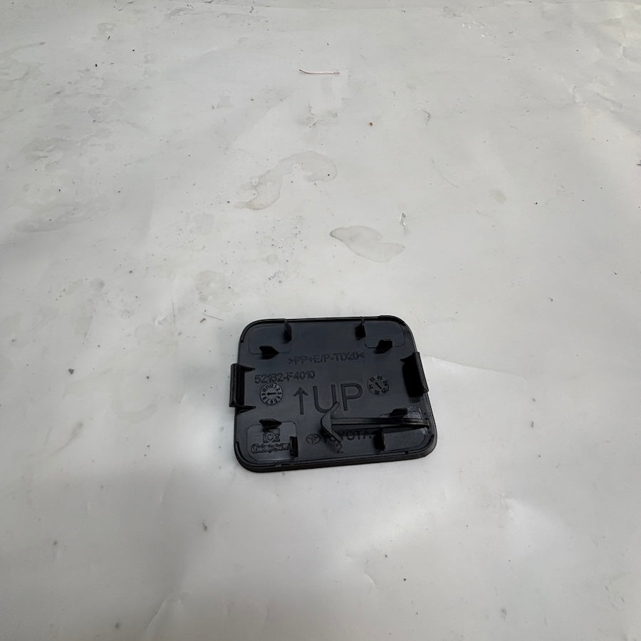 Toyota CHR Arka Tampon Çeki Demir Kapağı 52162-F4010
