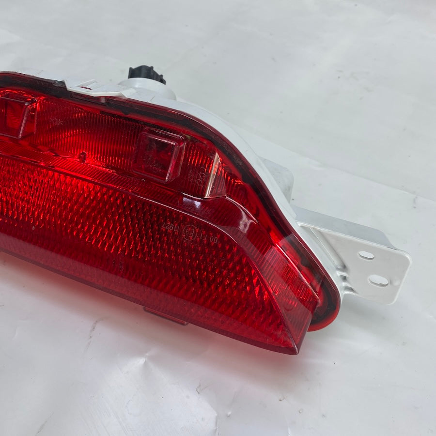 Toyota CHR Arka Tampon Orta Reflektör 81380-F4010-00 - En Uygun Oto Parça