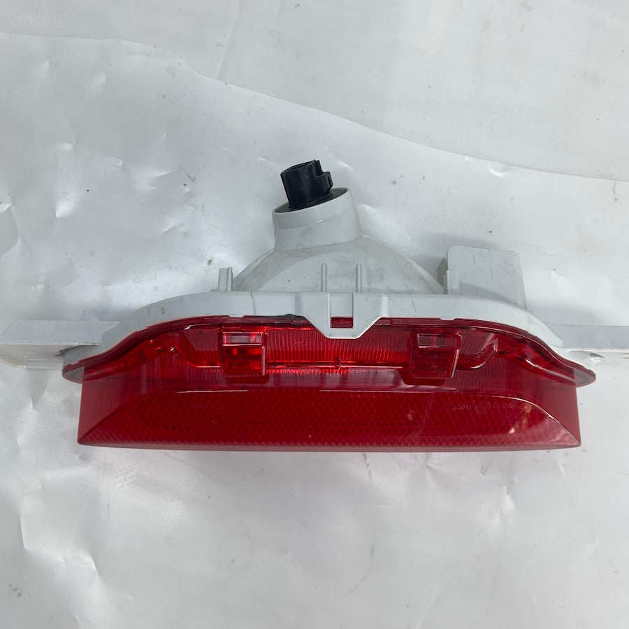 Toyota CHR Arka Tampon Orta Reflektör 81380-F4010-00 - En Uygun Oto Parça