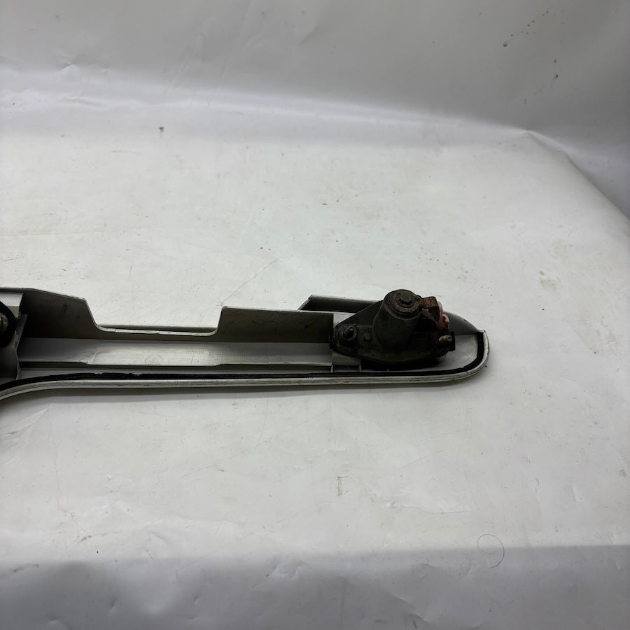 Toyota Corolla Bagaj Çıtası / Bagaj Açma Butonu 76801-02150 - En Uygun Oto Parça