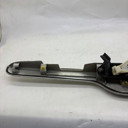 Toyota Corolla Bagaj Çıtası / Bagaj Açma Butonu 76801-02150 - En Uygun Oto Parça