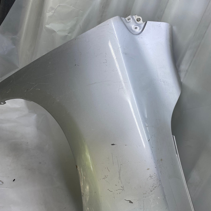 Toyota Corolla ön sağ çamurluk – çıkma, orijinal kalite oto parça