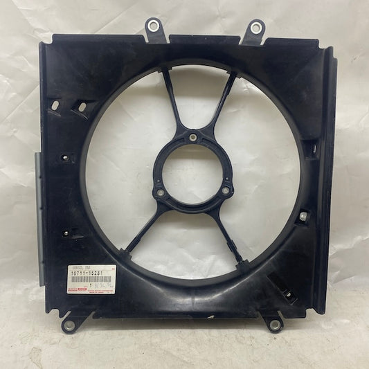 Toyota Corolla Radyatör Fan Davlumbazı E101 16711-15281 En Uygun Oto Parça