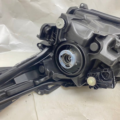 Toyota Corolla Sağ Far 8111002T3100 Sıfır En Uygun Oto Parça