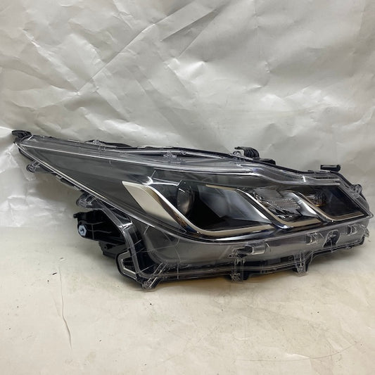 Toyota Corolla Sağ Far 8111002T3100 Sıfır En Uygun Oto Parça