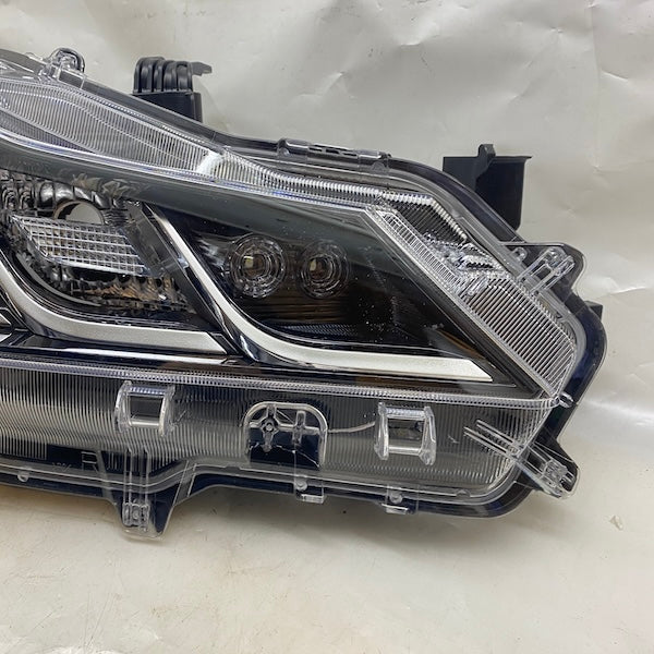 Toyota Corolla Sağ Far 8111002T3100 Sıfır En Uygun Oto Parça