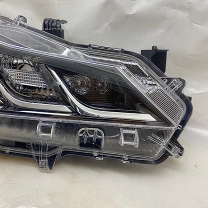 Toyota Corolla Sağ Far 8111002T3100 Sıfır En Uygun Oto Parça