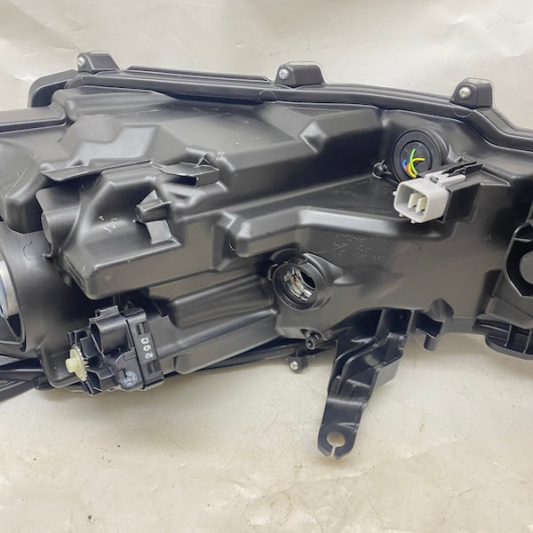 Toyota Corolla Sağ Far 8111002T3100 Sıfır En Uygun Oto Parça