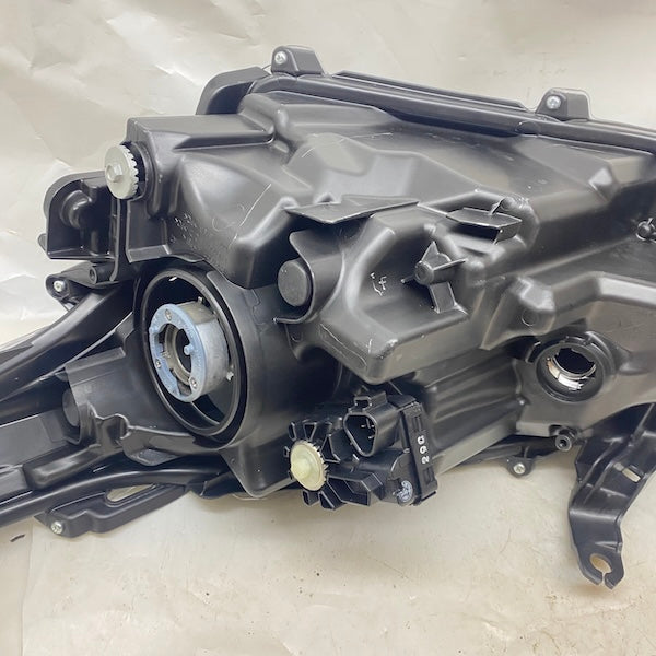 Toyota Corolla Sağ Far 8111002T3100 Sıfır En Uygun Oto Parça