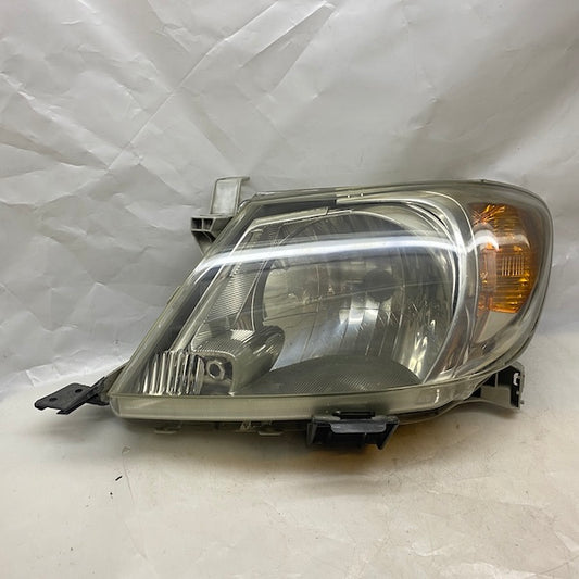 Toyota Hilux Sol Far 81106-0K010 Motorlu En Uygun Oto Parça