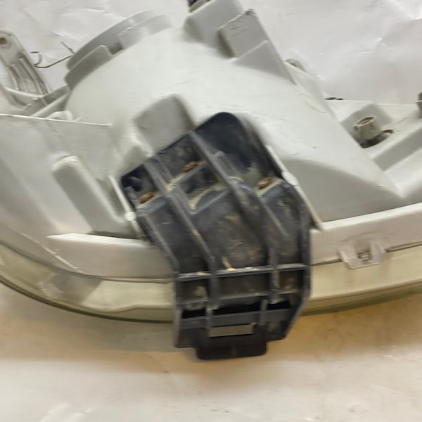 Toyota Hilux Sol Far 81106-0K010 Motorlu En Uygun Oto Parça