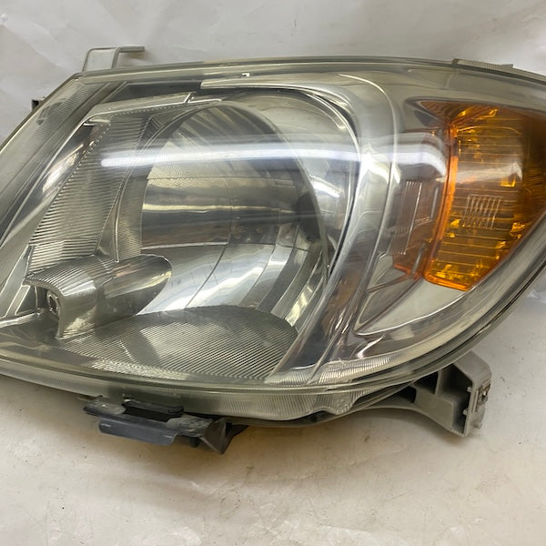 Toyota Hilux Sol Far 81106-0K010 Motorlu En Uygun Oto Parça