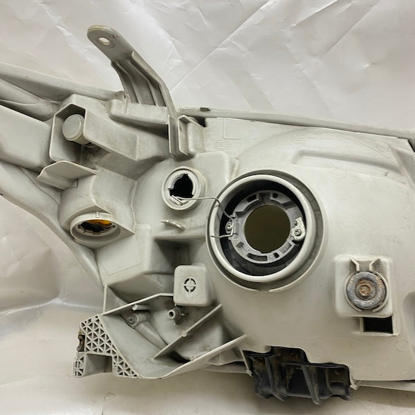 Toyota Hilux Sol Far 81106-0K010 Motorlu En Uygun Oto Parça