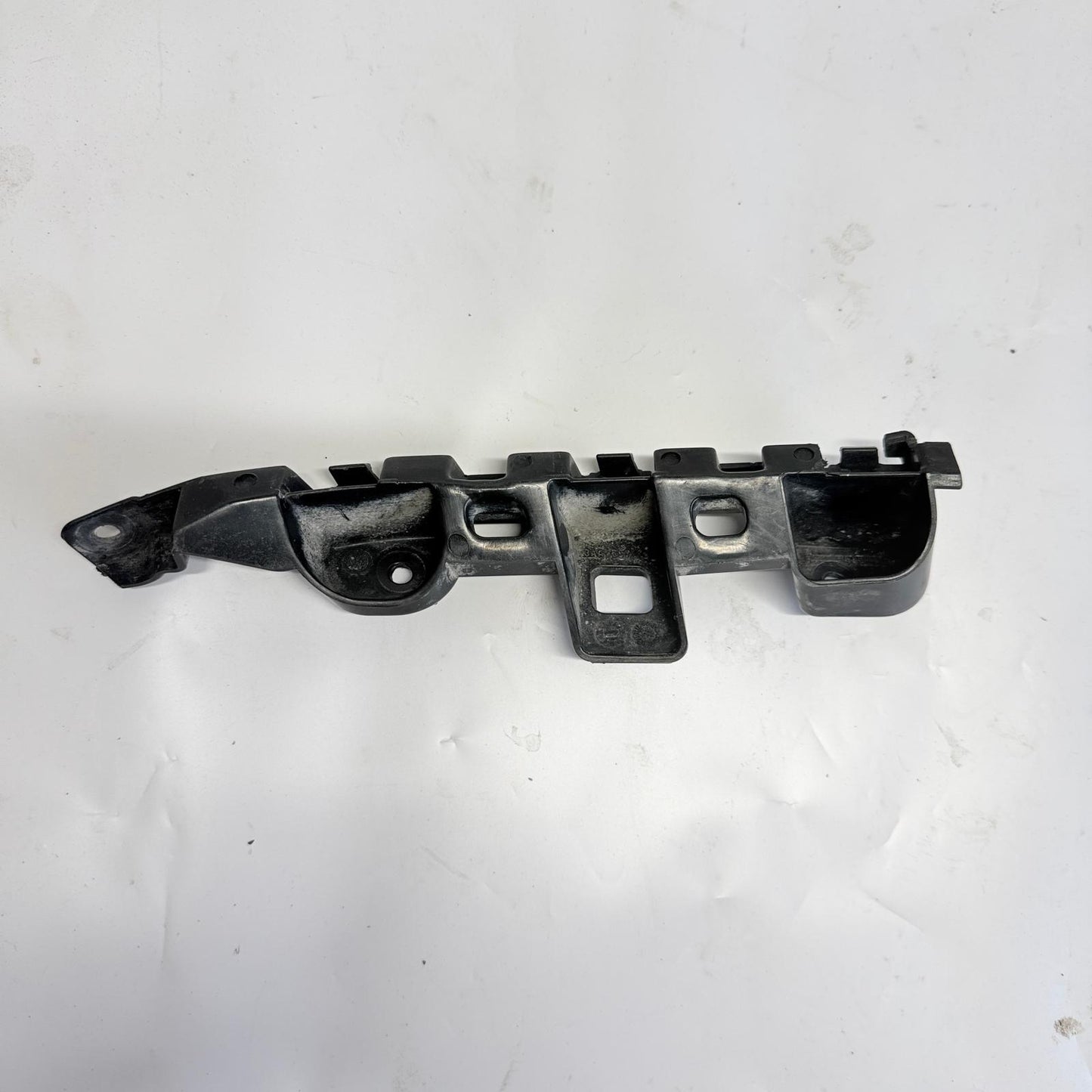 Volkswagen Passat B7 On Tampon Braketi Sag 3AA807184 En Uygun Oto Parca