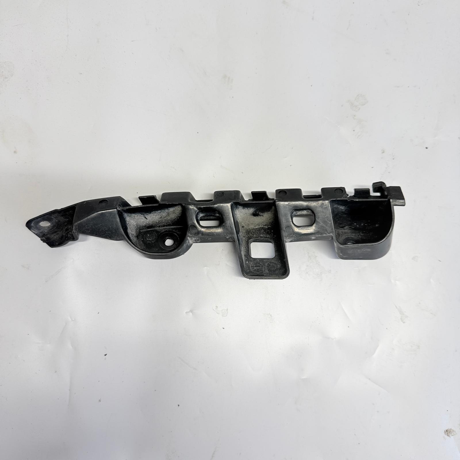 Volkswagen Passat B7 On Tampon Braketi Sag 3AA807184 En Uygun Oto Parca