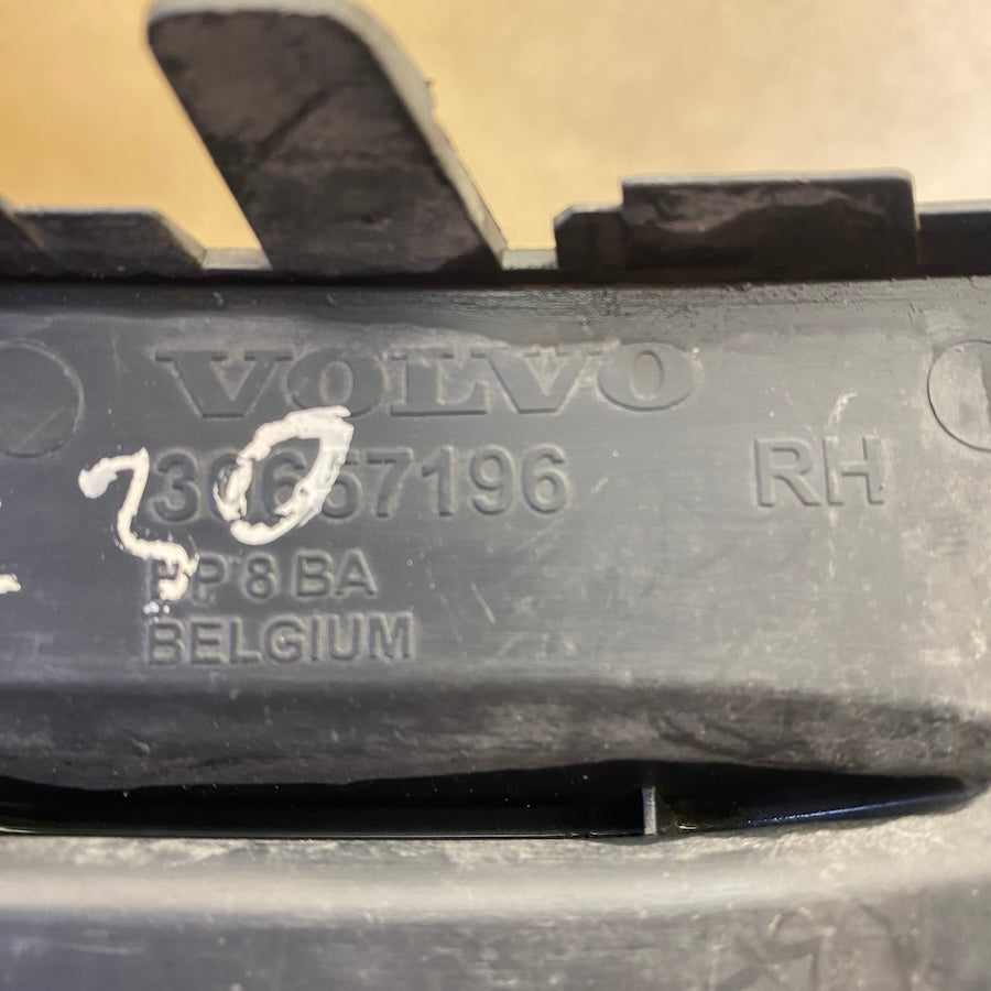 VOLVO C30 Sis Far Çerçevesi 30657196