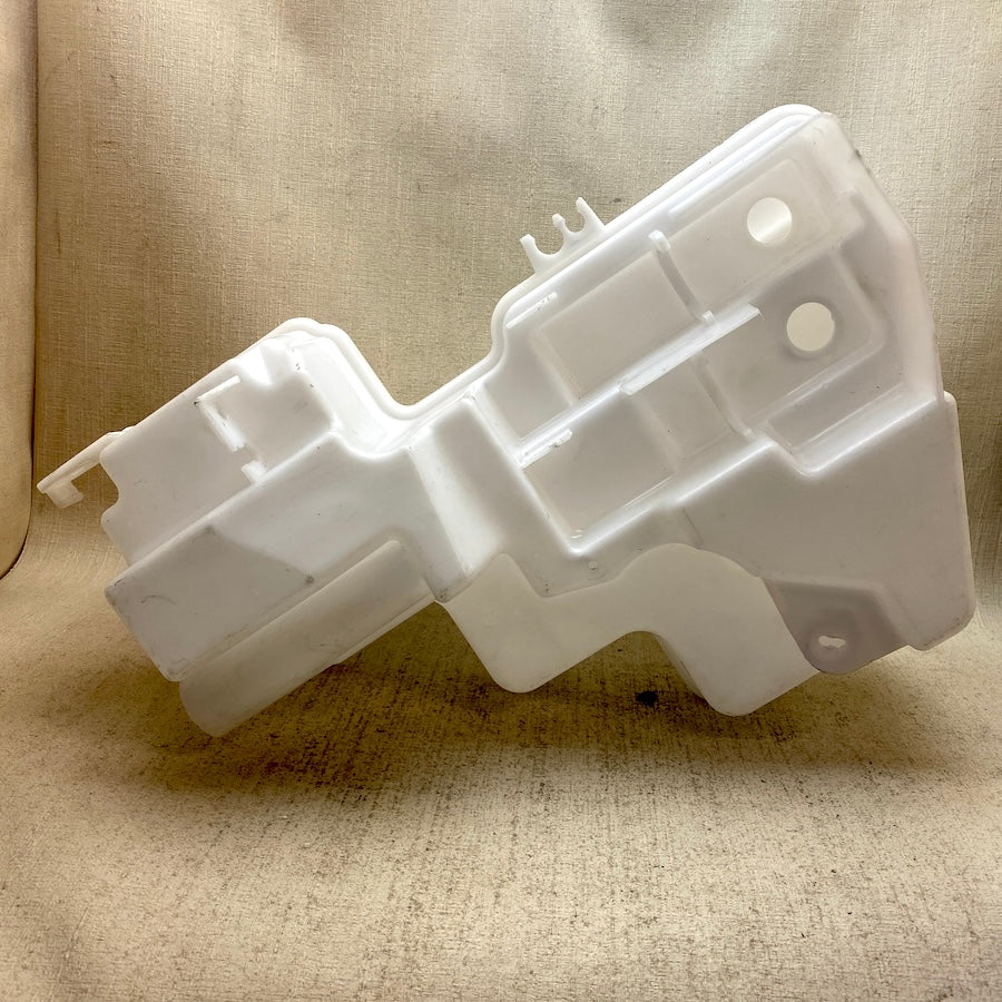 VOLVO C40/XC40 Silecek Su Deposu 32237293/32237294