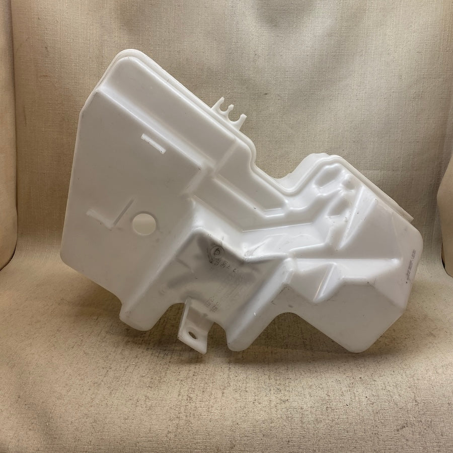 VOLVO C40/XC40 Silecek Su Deposu 32237293/32237294