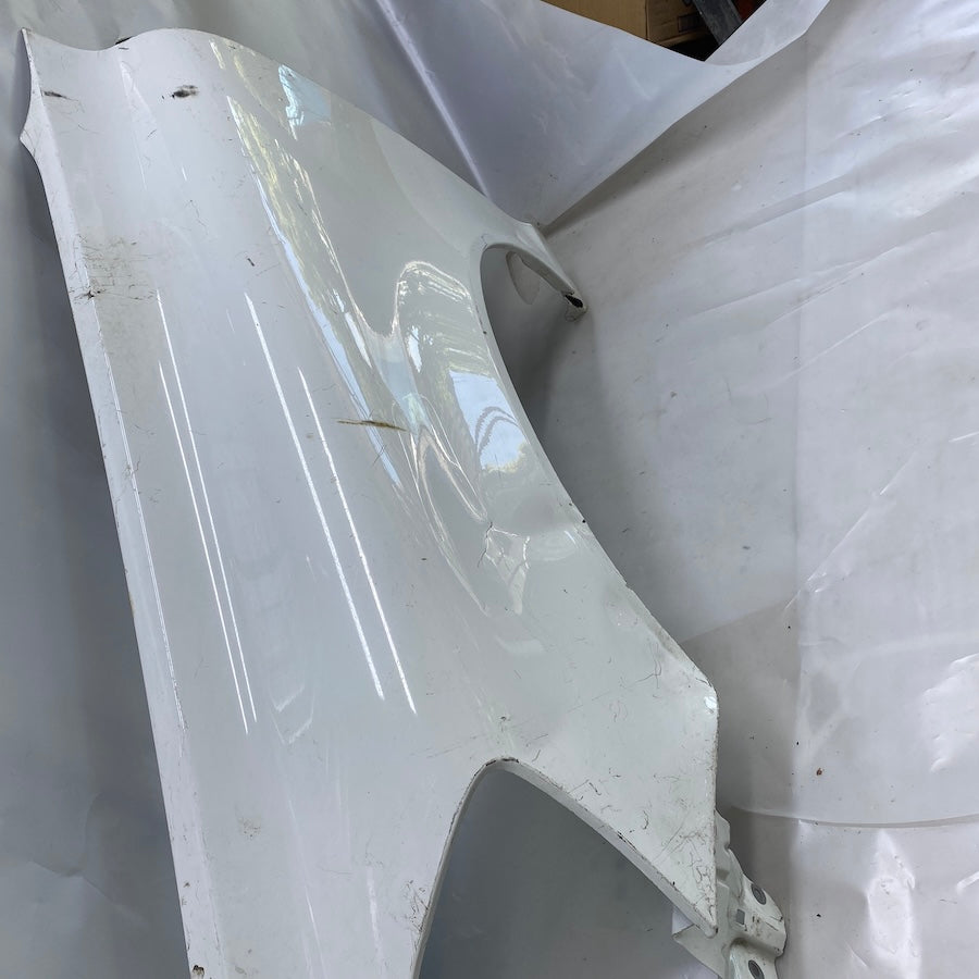 VOLVO C70 Ön Sol Çamurluk Orijinal Çıkma 2011-2015