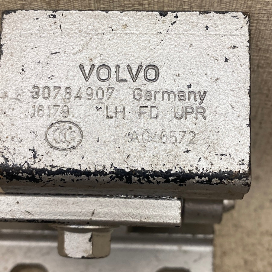 VOLVO Kapı Üst Menteşesi 30784907
