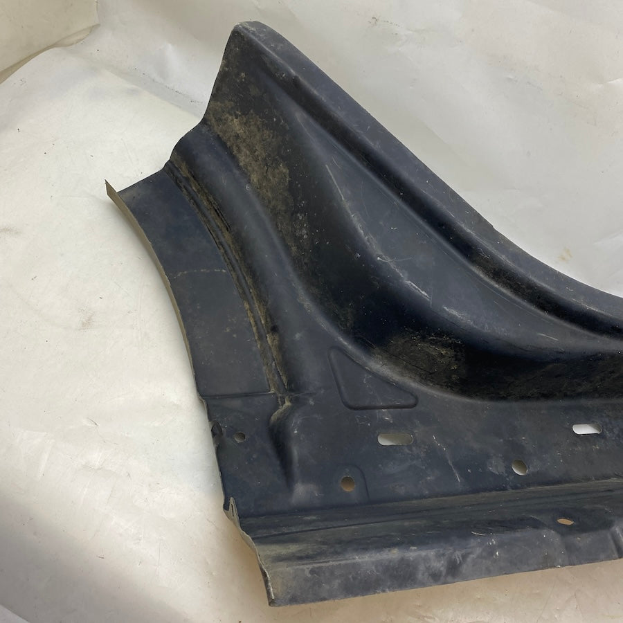 Orijinal çıkma Volvo S40 arka sol marşpiyel sac parçası – sağlam durumdadır