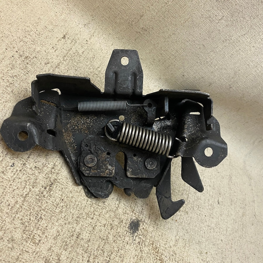 VOLVO S40/V40 Kaput Kilidi 30850806