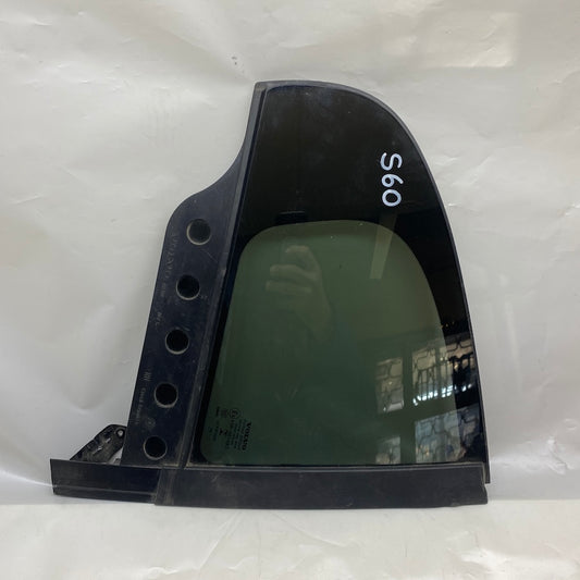 VOLVO S60 Arka Sağ Kelebek Camı 471630c