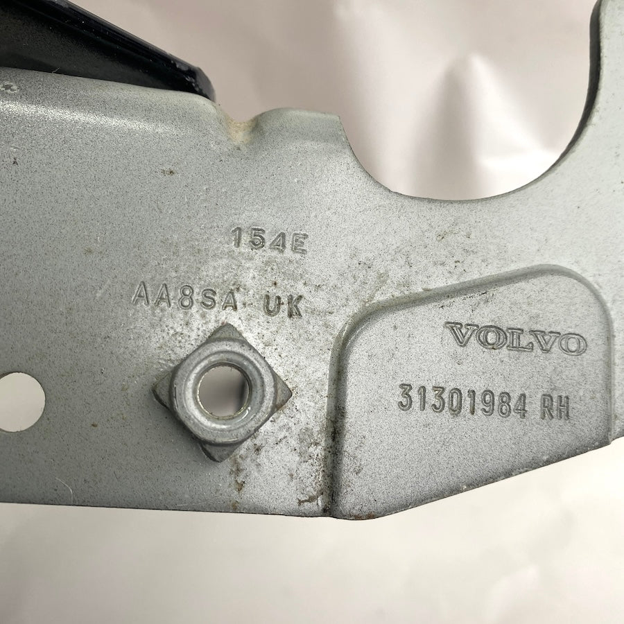 VOLVO S60 Bagaj Menteşesi 31301984/31301983