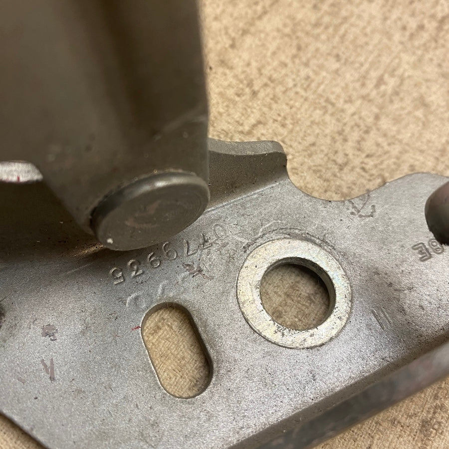 VOLVO S60 Kaput Menteşesi Sol 30779935