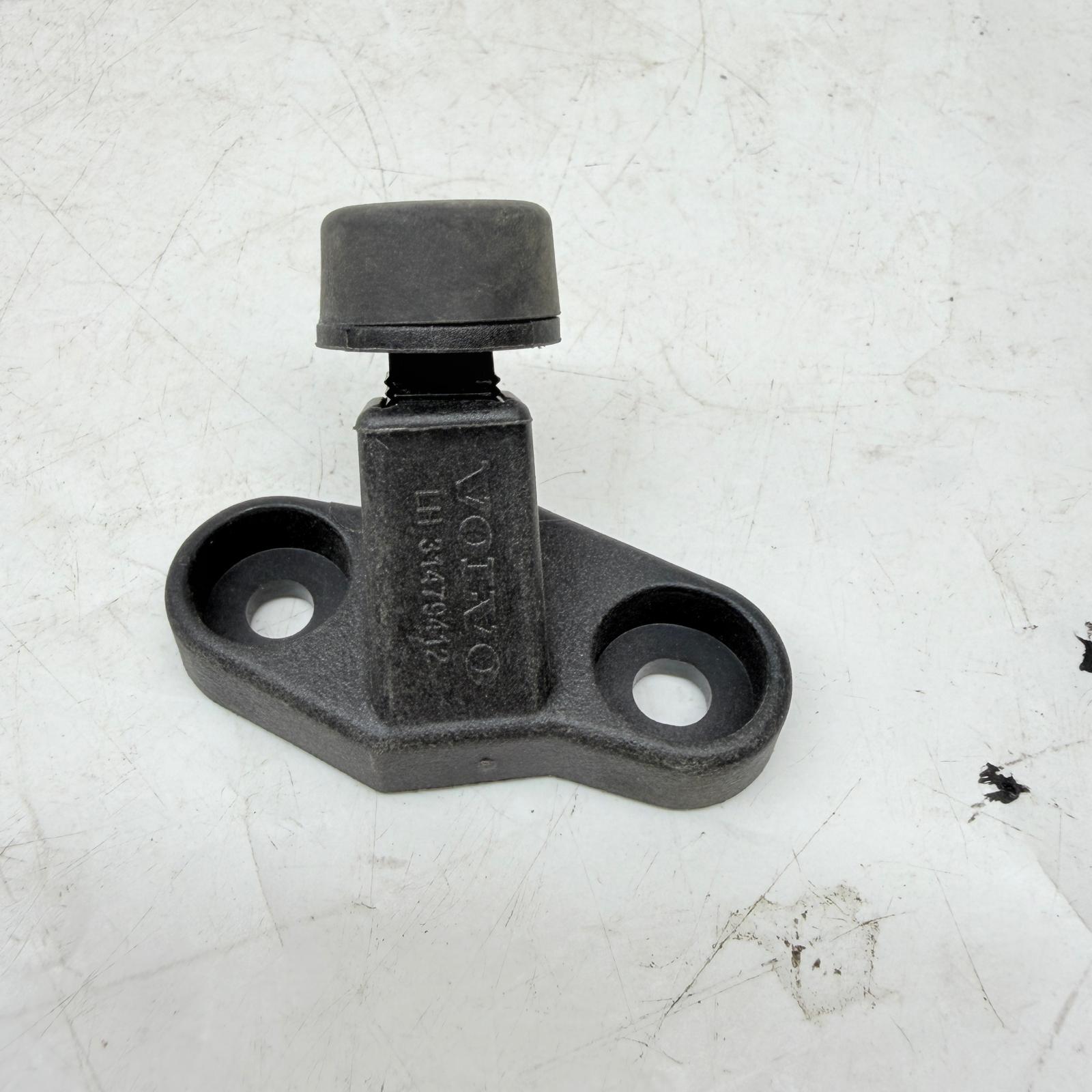 Volvo S60 MK3 Bagaj Kapağı Ayar Takozu Sol 31479412 En Uygun Oto Parça