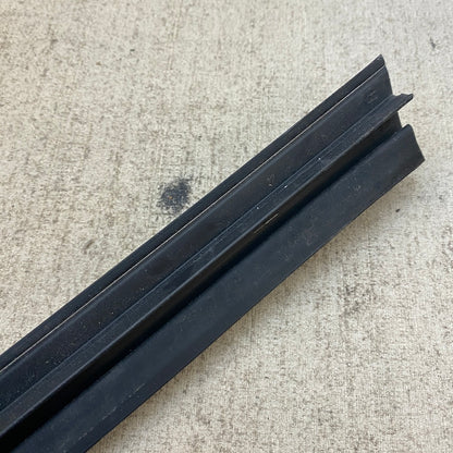 VOLVO S60 Ön Cam Çıtası Sağ 39992657