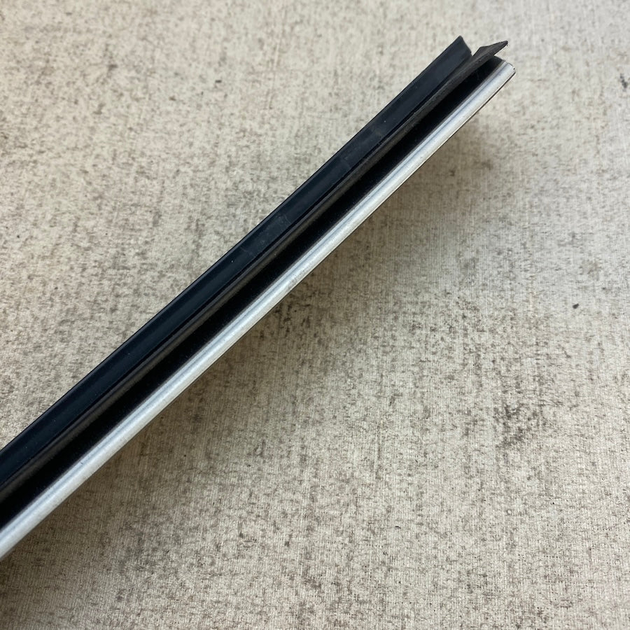 VOLVO S60 Ön Cam Çıtası Sağ 39992657