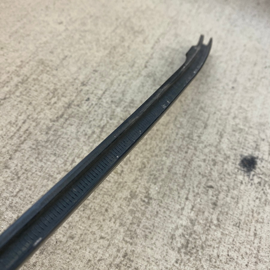 VOLVO S60 Ön Cam Üst Çıtası 8620457