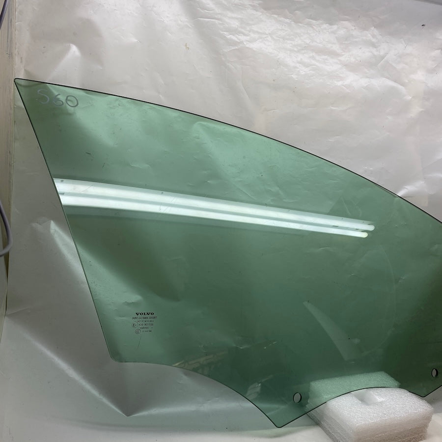 VOLVO S60 Ön Sağ Kapı Camı 43R-001106