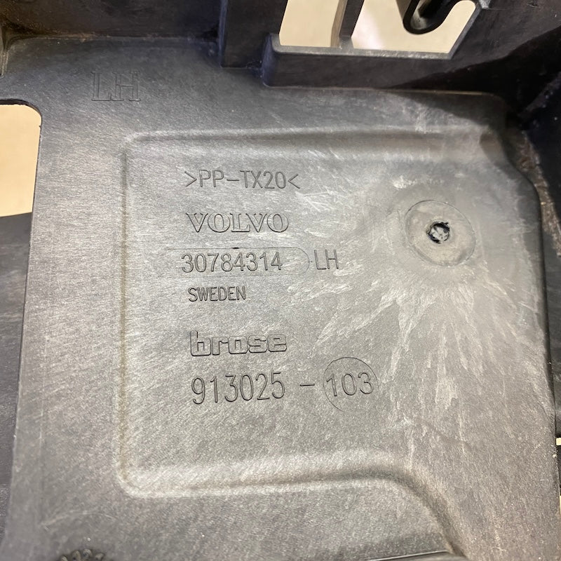 VOLVO S60 Ön Kapı Dış Kol Braketi 30784314/30784315