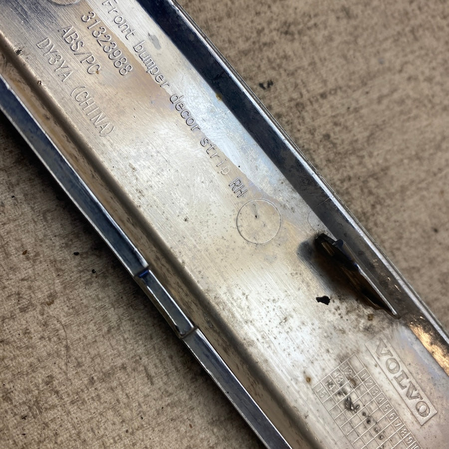 VOLVO S80 MK2 Ön Sağ Tampon Nikelaj Çıtası 31323988