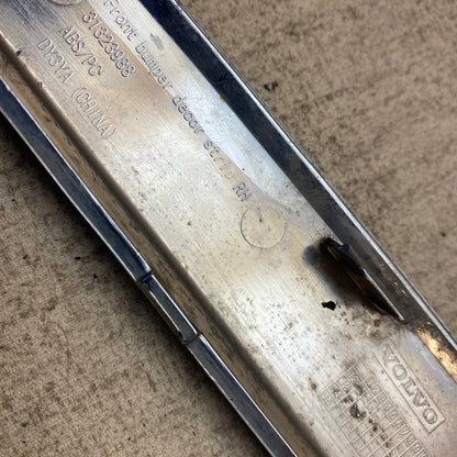 VOLVO S80 MK2 Ön Sağ Tampon Nikelaj Çıtası 31323988