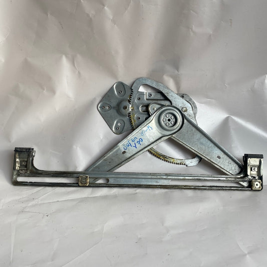 VOLVO S80 Ön Sağ Cam Krikosu 983165102