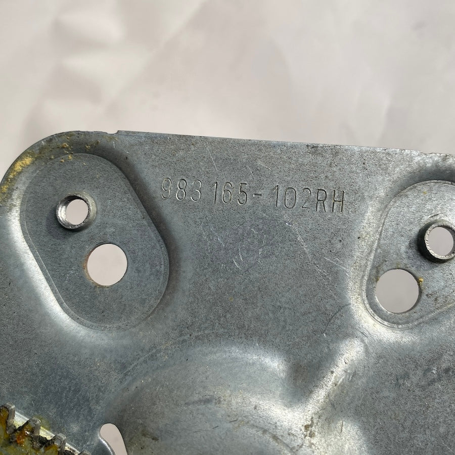 VOLVO S80 Ön Sağ Cam Krikosu 983165102