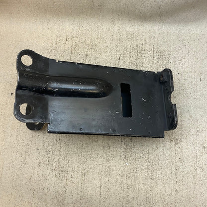 VOLVO S80 Radyatör Alt Braketi 31274500