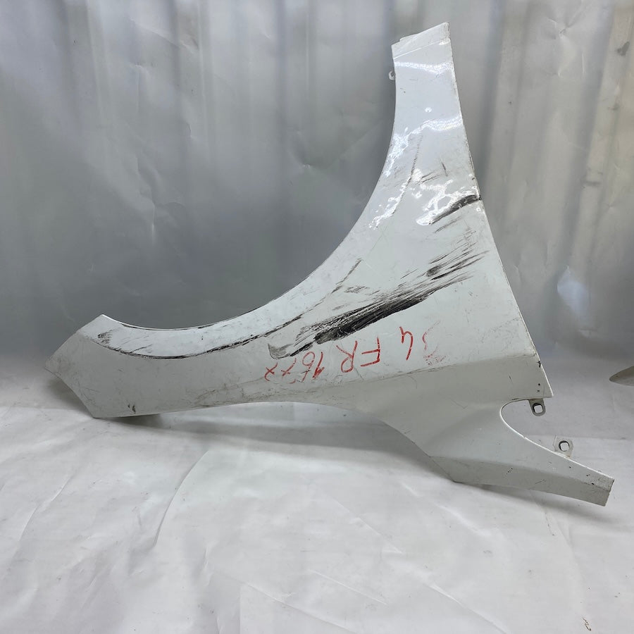 VOLVO V40 Ön Çamurluk 31301261 Orijinal Çıkma 2013-2018