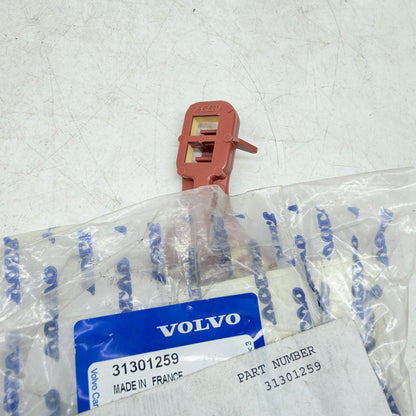 Volvo V40 Ön Çamurluk Sol Ara Parça 31301259 En Uygun Oto Parça