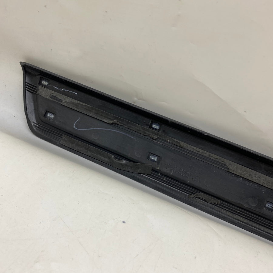 VOLVO V40 R-Desing Ön Kapı Eşik Çıtası 31440446 Orijinal Çıkma