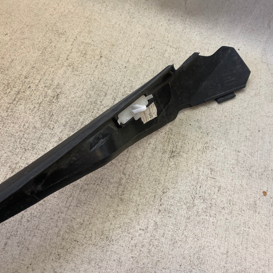 VOLVO V40 Sağ Ön Cam Çıtası 31378573