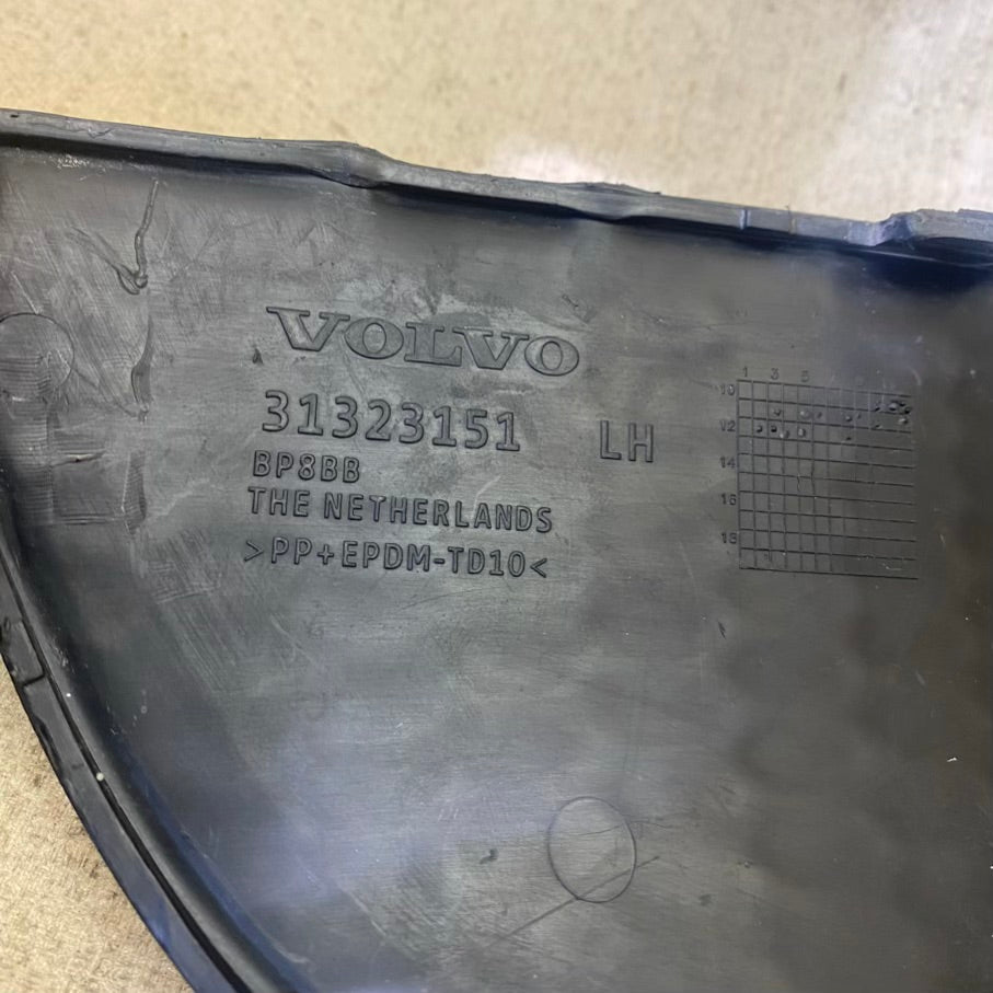 VOLVO V60 Arka Tampon Difüzör Kapağı 31323151