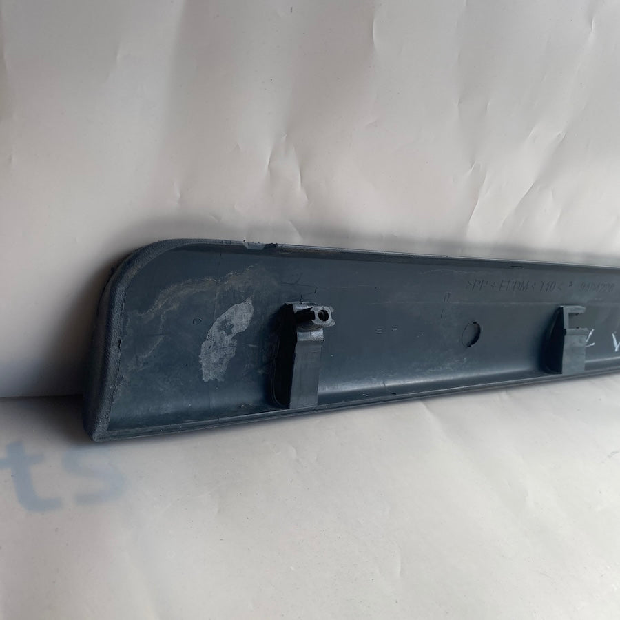 VOLVO V70 Arka Sağ Kapı Çıtası 9484228