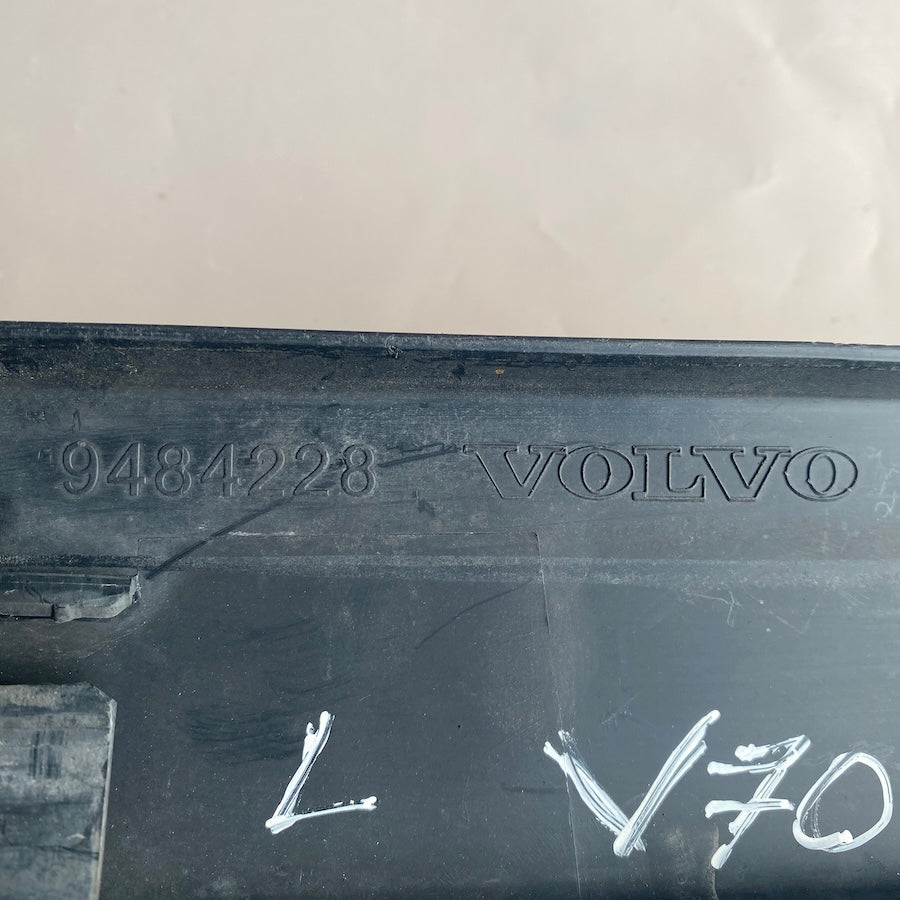 VOLVO V70 Arka Sağ Kapı Çıtası 9484228