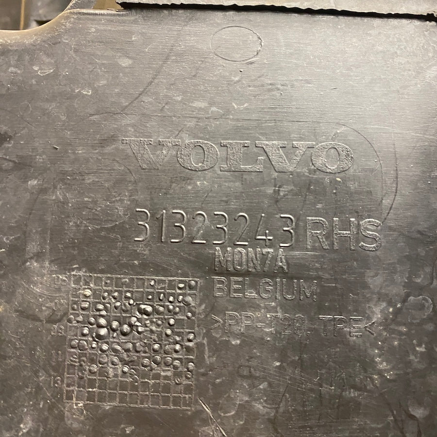 VOLVO V70 Rayatör Hava Deflektörü 31323243