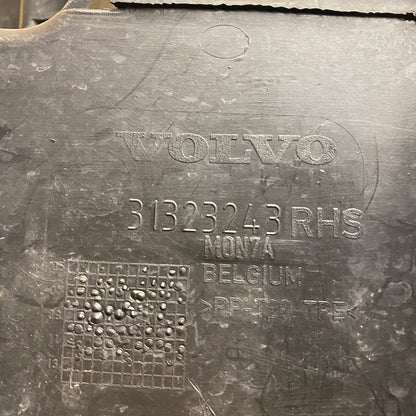 VOLVO V70 Rayatör Hava Deflektörü 31323243