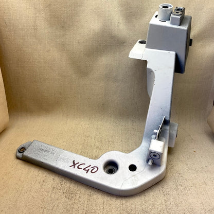 VOLVO XC40 Çamurluk Taşıyıcı Braketi 32318691